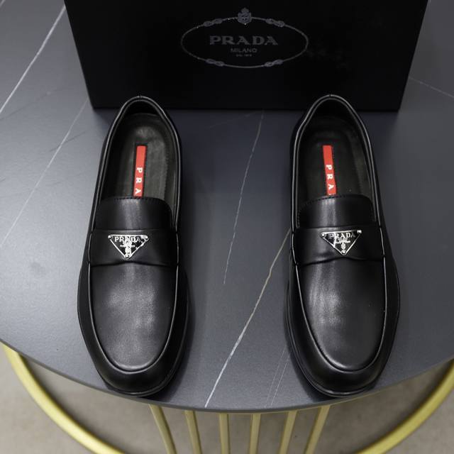 出厂价： 顶级原单 品牌：Prada 普拉达 标准码：男码38 44 45可以定做 等级：官网同款 材料：原版牛皮面 牛皮内里 原版耐磨柔软大底 款式类别：商务